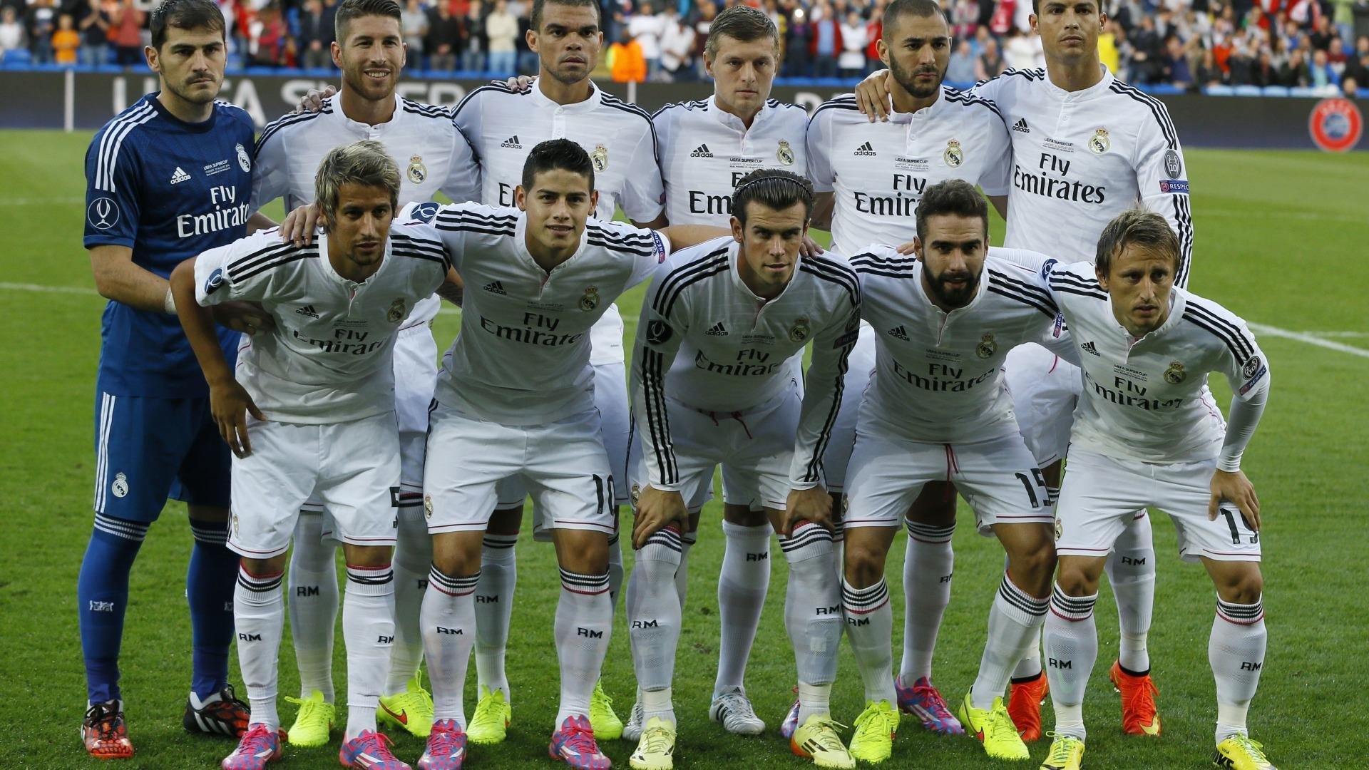 米兰体育网页版-拜仁4-3险胜勒沃库森，莱万完成帽子戏法，拜仁莱万多夫斯基图片